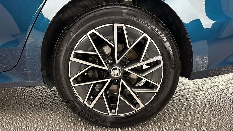 Škoda Octavia 2.0 TDI DSG 4x4 Style Combi - fotka 19 z 33