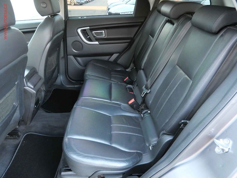 Land Rover Discovery (2017) 2.0 TD4 4x4, AT, navi, bixen - fotka 10 z 23