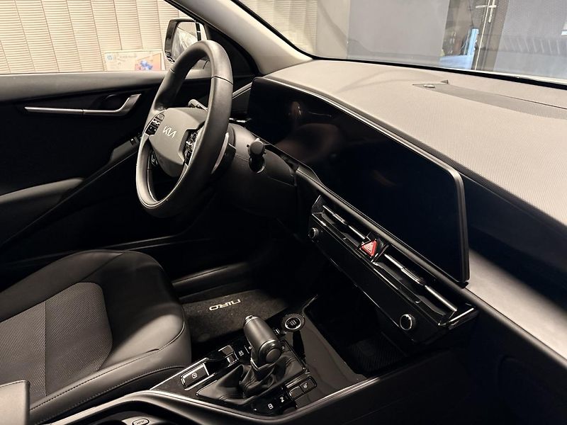 Kia Niro (2023) 1.6 GDI,HEV,ČR,ZÁRUKA 2030 - fotka 28 z 32