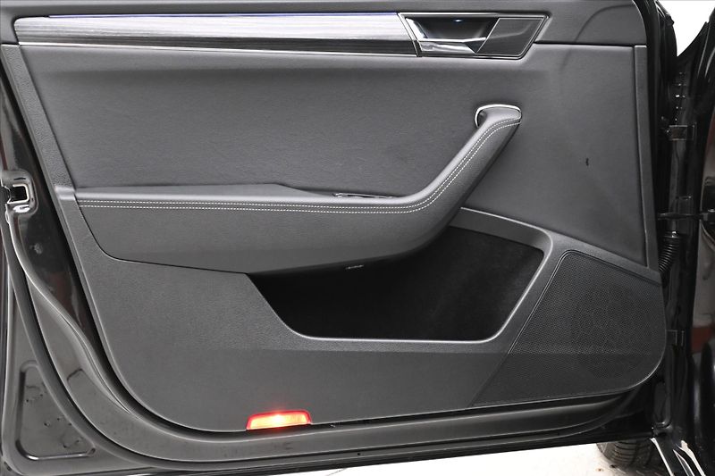 Škoda Superb 2,0 TDI 110kW DSG Style Záruka - fotka 25 z 31