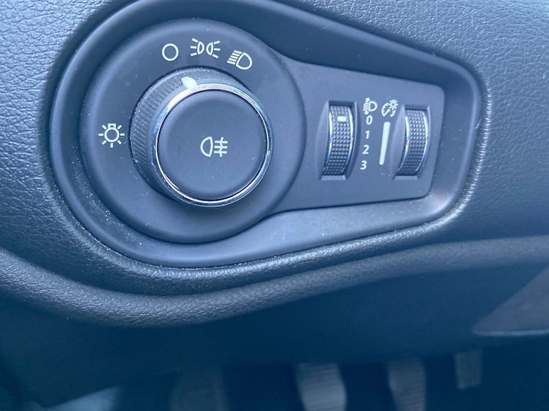 Jeep Renegade (2019) SPORT 1,0 (88kW) BA Man. - fotka 20 z 28