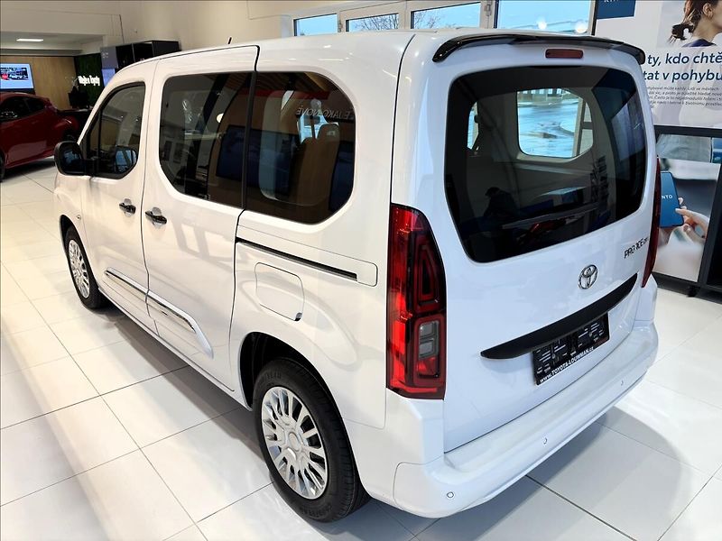 Toyota ProAce City Verso 1,5   SWB 1.5D 130 MT Business - fotka 4 z 7