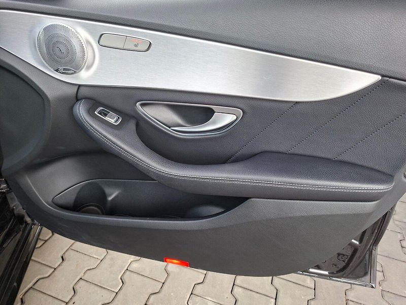 Mercedes-Benz Třídy C (2017) C 250d 150kW 4MATIC BURMESTER - fotka 31 z 50