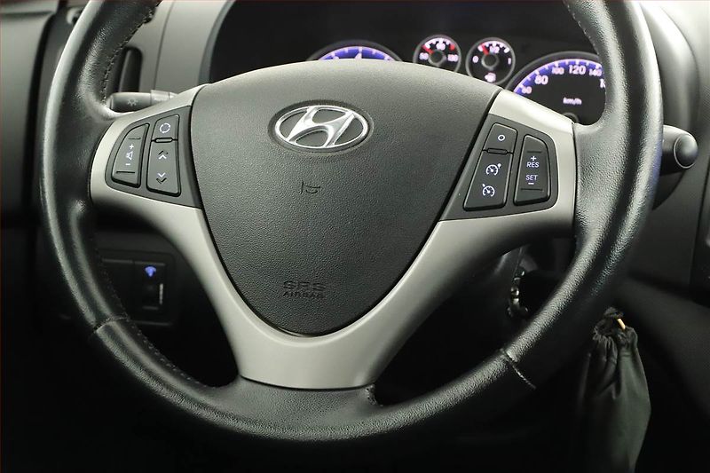 Hyundai i30 (2011) 1.4 CVVT, Tempomat - fotka 8 z 12