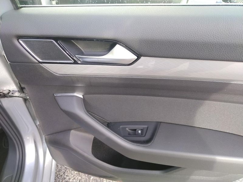 Volkswagen Passat 2.0 TDi DSG 7st. BUSINESS - fotka 15 z 30