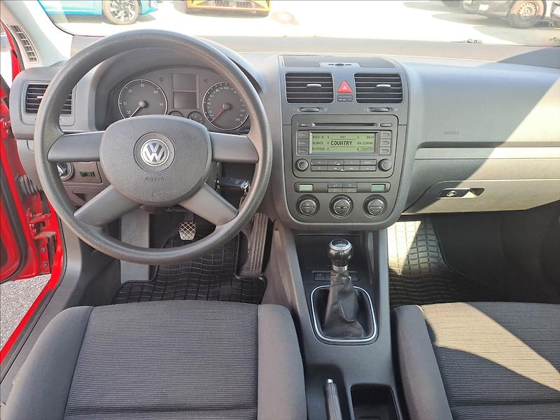 Volkswagen Golf 1,9 TDI 4 MOTION - fotka 9 z 14