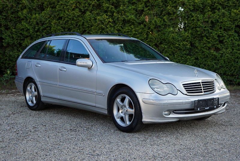 Mercedes-Benz Třídy C (2002) C 220 CDI Avantgarde - fotka 2 z 18