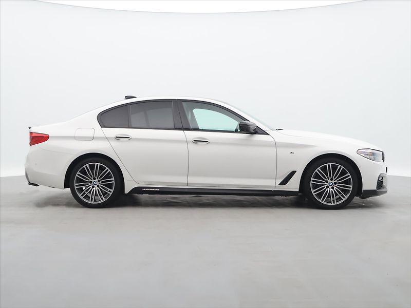 BMW Řada 5 3,0 530d 195kW xDrive CZ - fotka 8 z 37