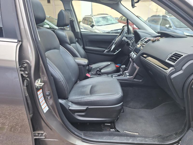 Subaru Forester (2017) XT Sport - fotka 12 z 35