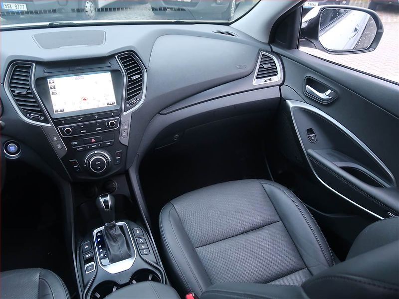 Hyundai Santa Fe (2018) Executive 2.2 CRDi Blue, 4X4 - fotka 8 z 14