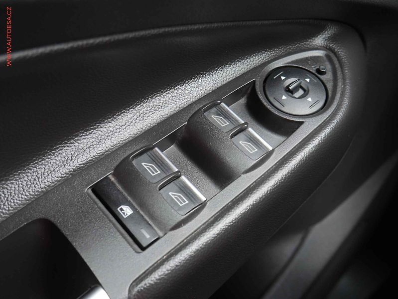 Ford Kuga (2015) 2.0TDCi 4x4, 2.maj,ČR - fotka 11 z 19