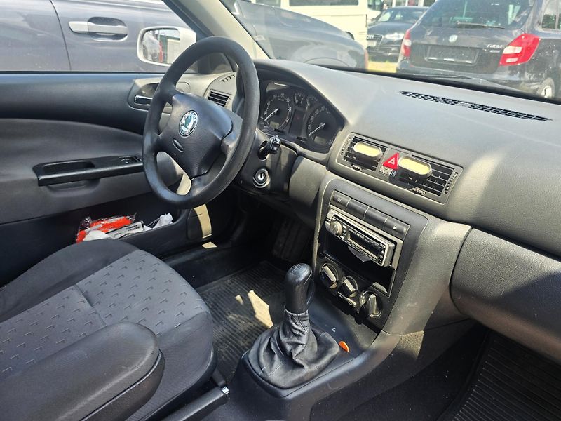Škoda Octavia 1.6 MPI 75 KW TOUR ČR - fotka 5 z 9