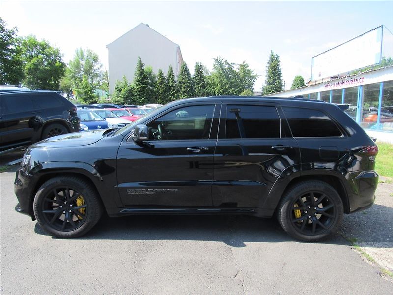 Jeep Grand Cherokee 6,2 V8 HEMI Trackhawk 527kW - fotka 7 z 37