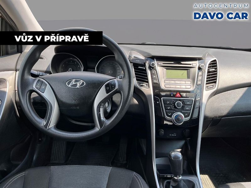Hyundai i30 1,4 i CVVT 73kW Trikolor CZ - fotka 5 z 12