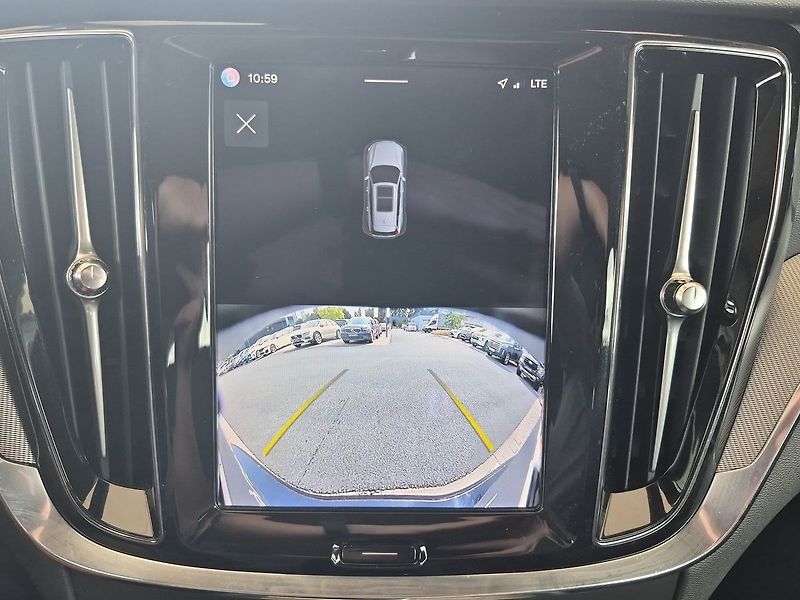Volvo V60 B4 benzin Plus Dark DCT - fotka 18 z 26