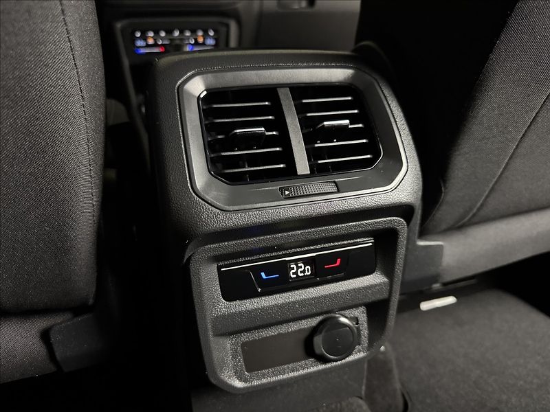Volkswagen Tiguan 2,0 TDi  DSG Active LED Assist - fotka 15 z 49