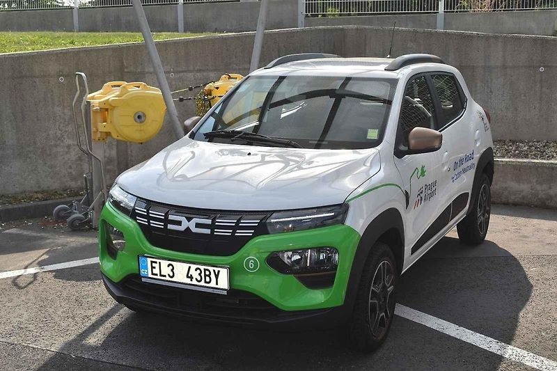 Ambulift v elektrické verzi na letišti Praha