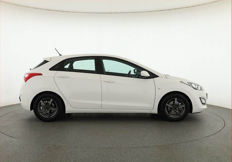 Hyundai i30 (2014) Trikolor 1.4 CVVT, Serv.kniha - fotka 6 z 15