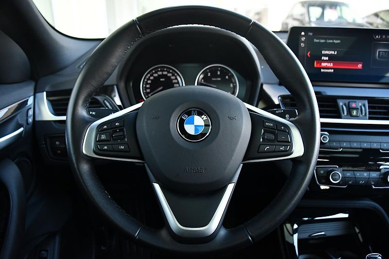 BMW X2 xDrive20d TAŽNÉ ČR PANO 1M HUD - fotka 22 z 38