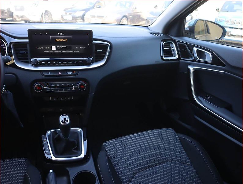 Kia Ceed (2025) 1.5 T-GDI - fotka 8 z 22