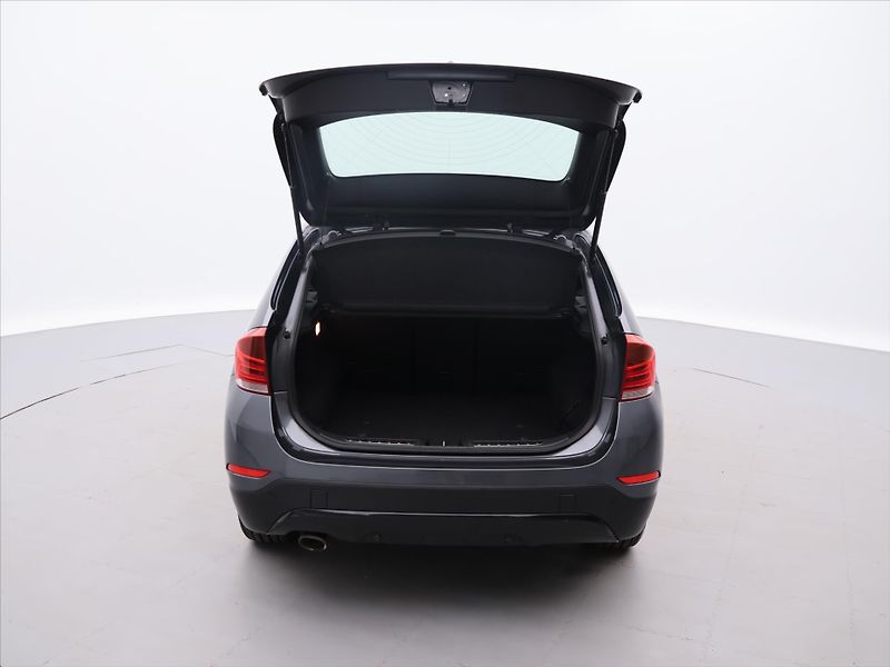BMW X1 2,0 18d xD Aut. CZ Sport Line - fotka 9 z 21