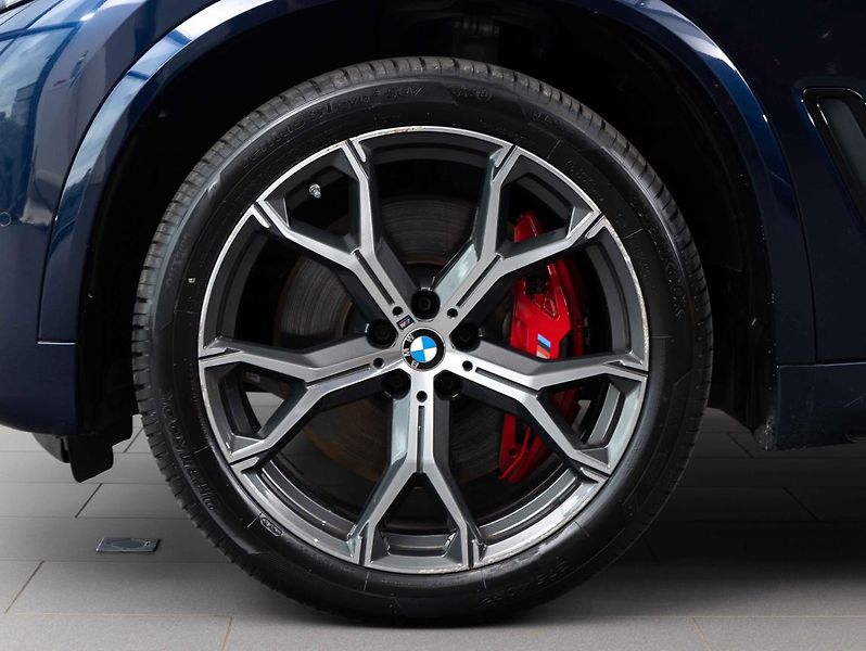 BMW X5 M50i - fotka 6 z 22