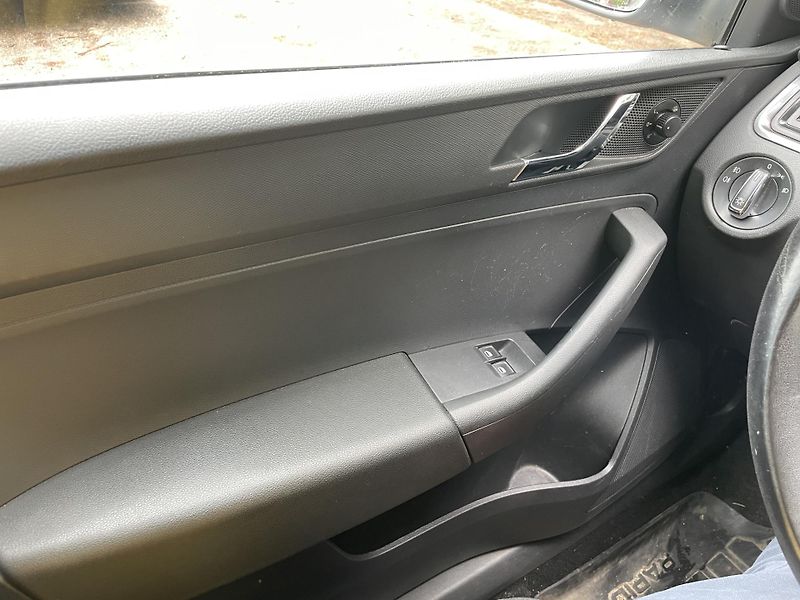 Škoda Rapid (2015) Spaceback 1.6 TDI 66kw - fotka 11 z 17