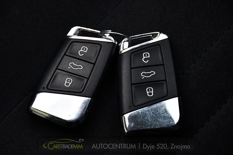 Volkswagen Passat 2,0TDi DSG NAVI 2xKOLA  - fotka 42 z 51