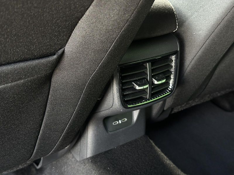 Škoda Fabia 1.0TSi DSG Monte Carlo 116PS B - fotka 39 z 43