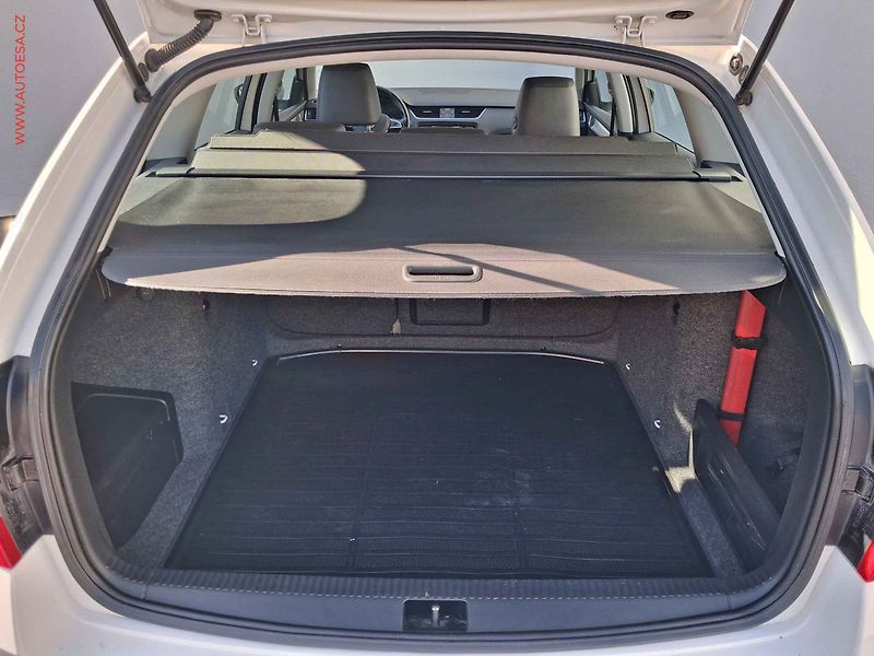Škoda Octavia (2013) 1.6 TDi, Elegance, DSG, TZ - fotka 7 z 17