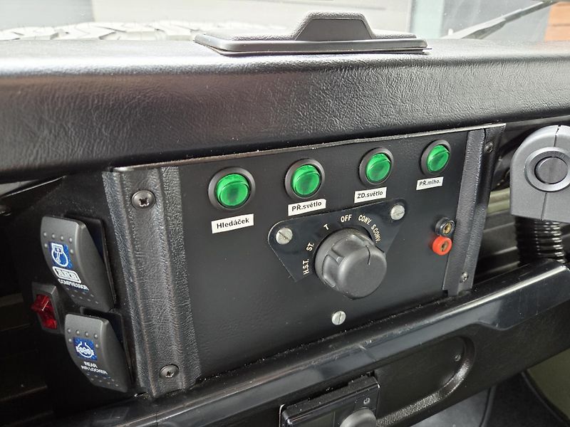 Land Rover Defender TDi HOBSON Military - RENOVACE - fotka 10 z 44