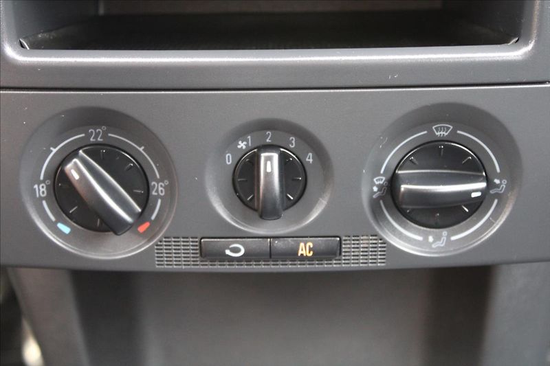 Škoda Fabia 1,4 16V  KLIMATIZACE,TAŽNÉ - fotka 12 z 21