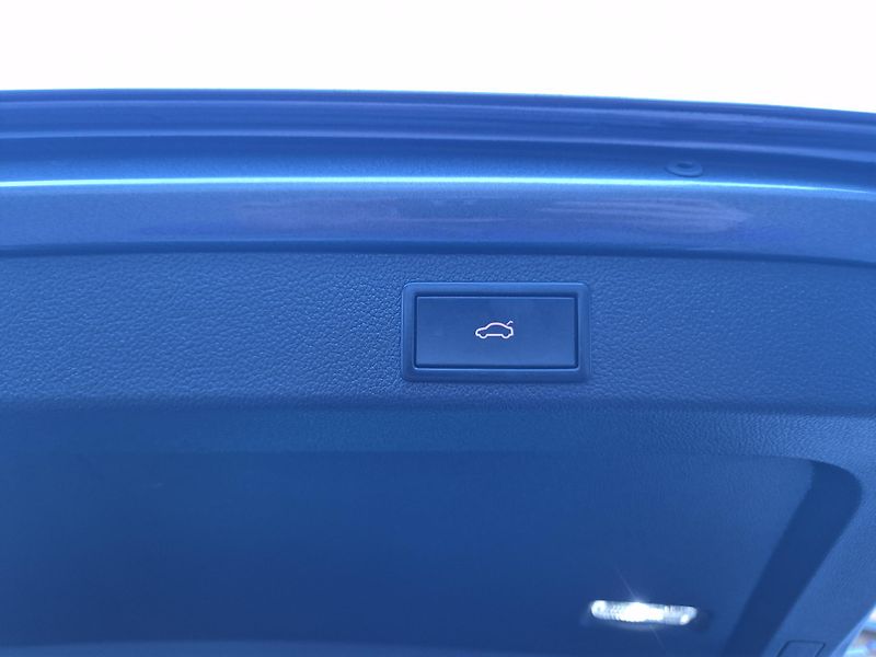 Škoda Superb Combi 2,0TDi DSG 110kw 17ALU - fotka 45 z 48