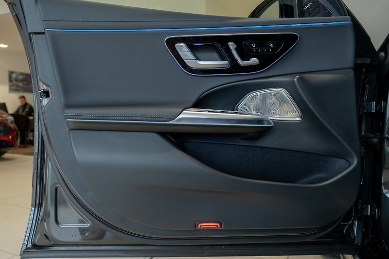 Mercedes-Benz Třídy E (2024) E 450 d 4M/AMGPREMIUM/360/ESP - fotka 7 z 19