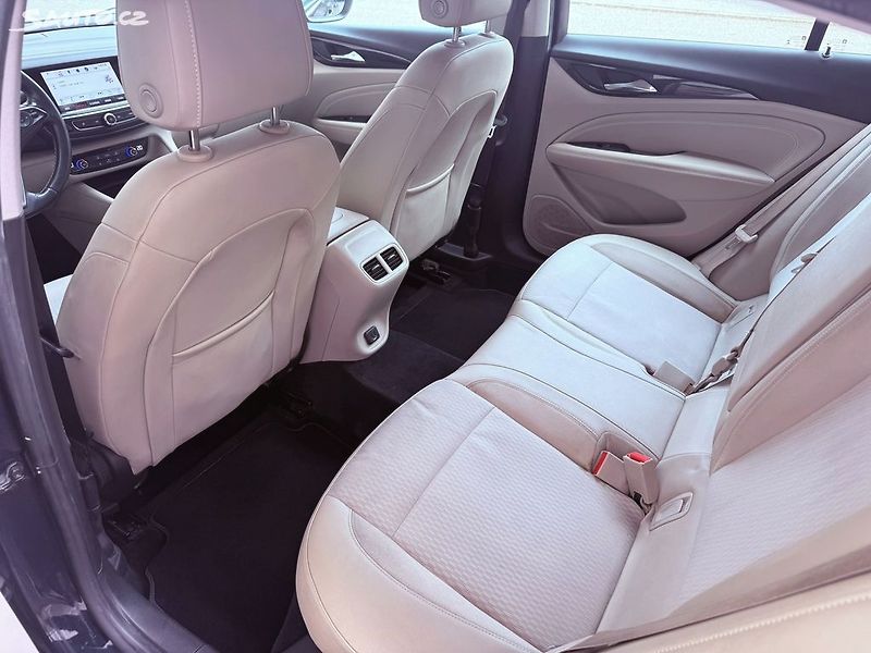 Opel Insignia (2017) 1.5T, 121kw Nová STK Původ ČR - fotka 14 z 26
