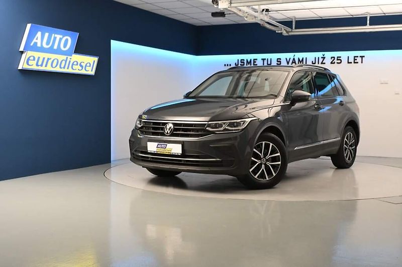 Volkswagen Tiguan (2023) 2.0 Matrix LED Tažné Kamera AC - fotka 2 z 38