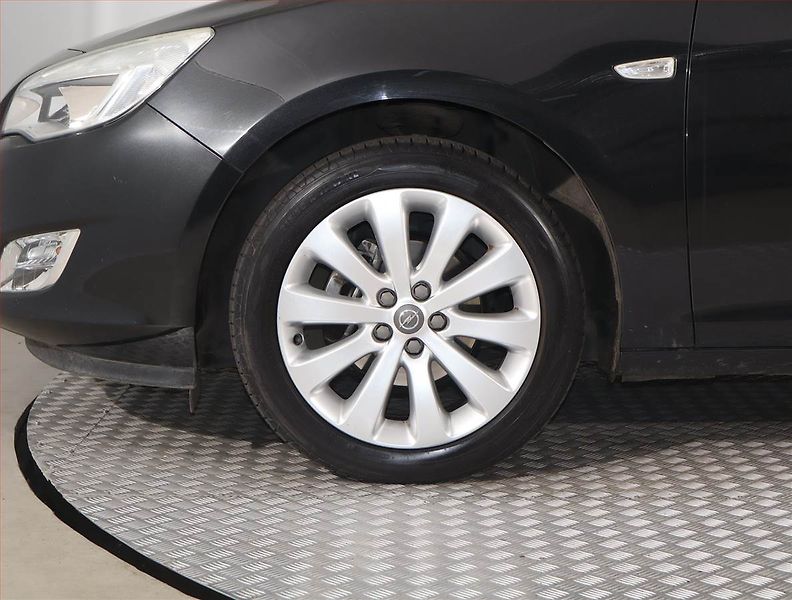 Opel Astra (2012) 1.4 T, Serv.kniha, Navi - fotka 15 z 19