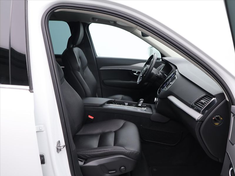 Volvo XC90 2,0 B5 173 kW AWD 7 Míst DPH C - fotka 12 z 28