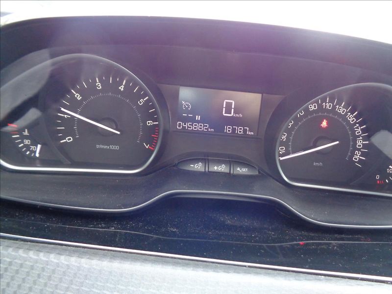 Peugeot 2008 1,2 - fotka 15 z 18