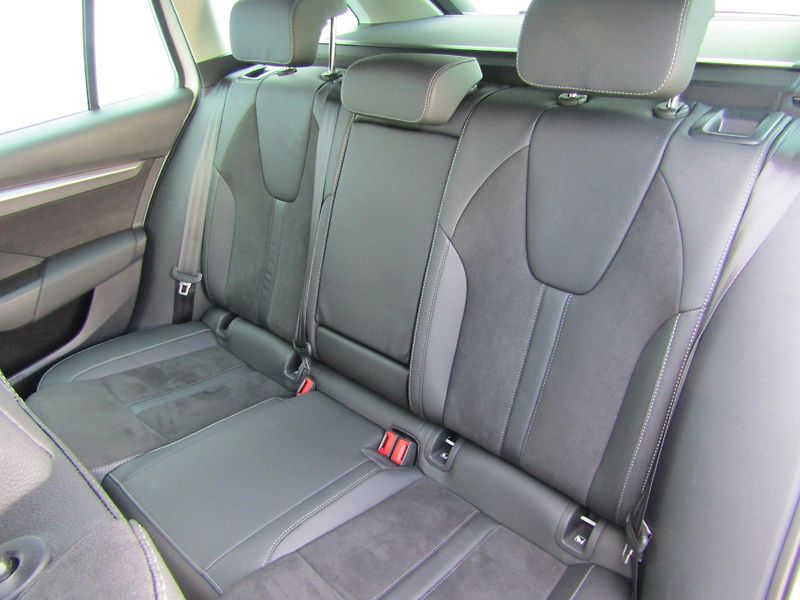 Škoda Octavia IV FL Combi Top Selection 2.0 - fotka 26 z 30
