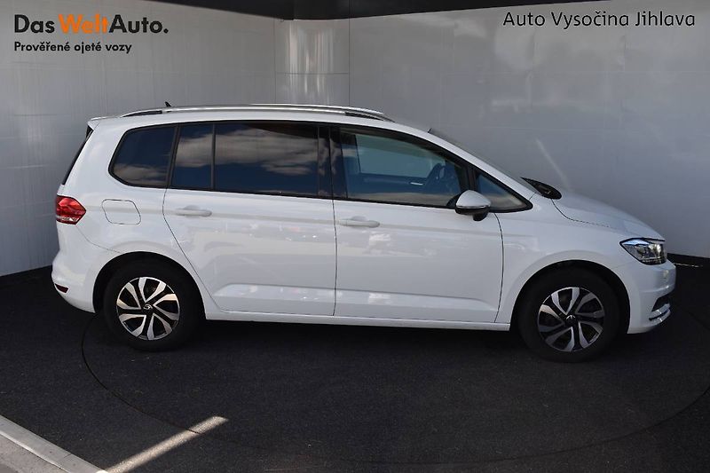 Volkswagen Touran (2022) 1.5TSI 110kW,tažné,záruka,LED - fotka 8 z 25
