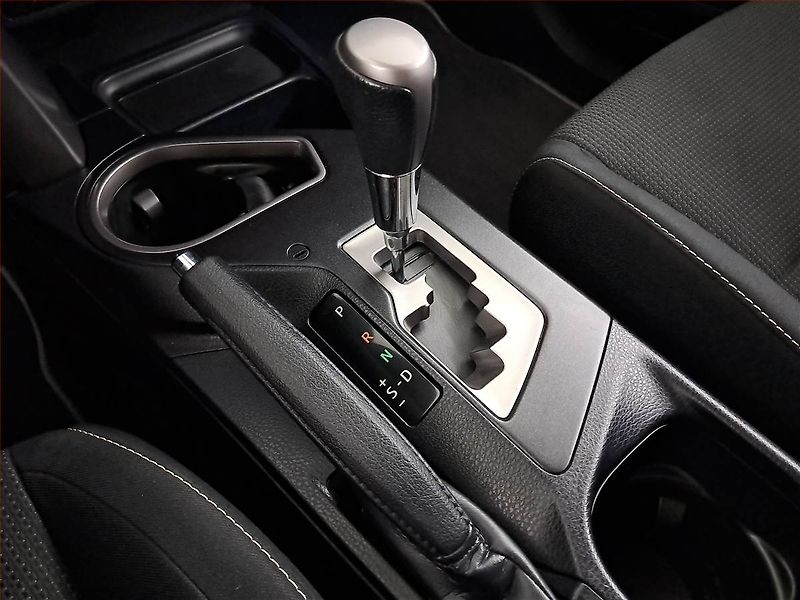 Toyota RAV4 (2018) 2.5 Hybrid - fotka 13 z 18