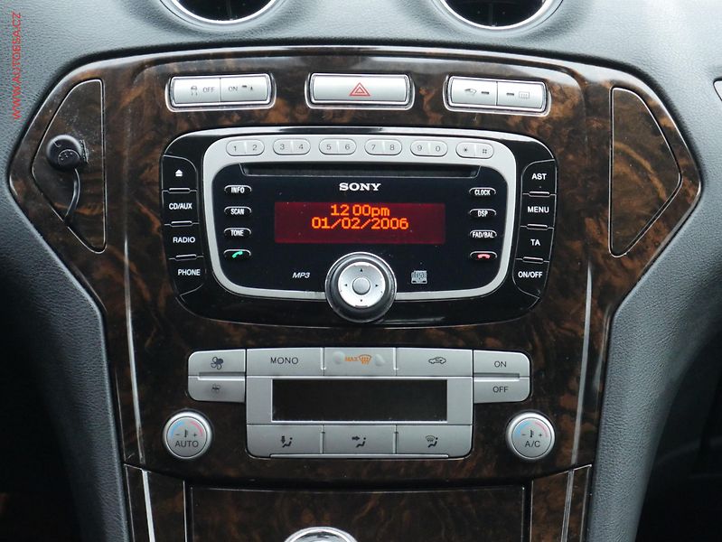 Ford Mondeo (2007) 2.0TDCi, ČR, AC, xenon, park - fotka 11 z 19