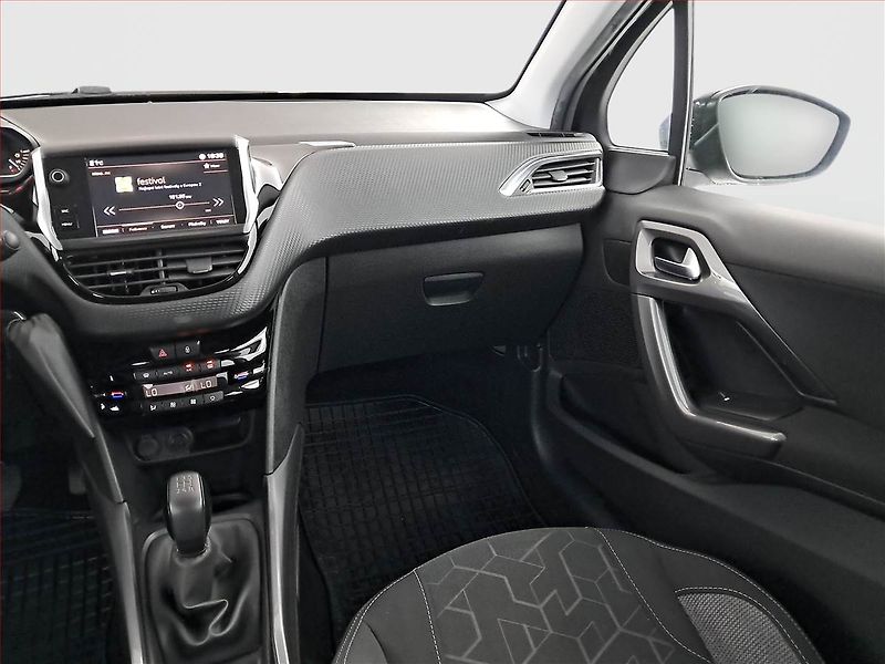 Peugeot 2008 (2019) 1.2 PureTech, Serv.kniha - fotka 8 z 17