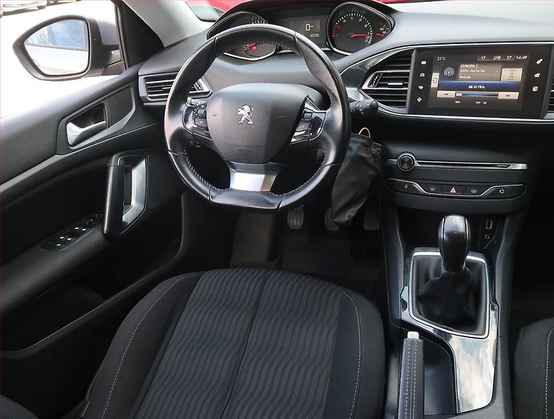 Peugeot 308 (2017) 1.2 PureTech, Navi, Tempomat - fotka 7 z 21