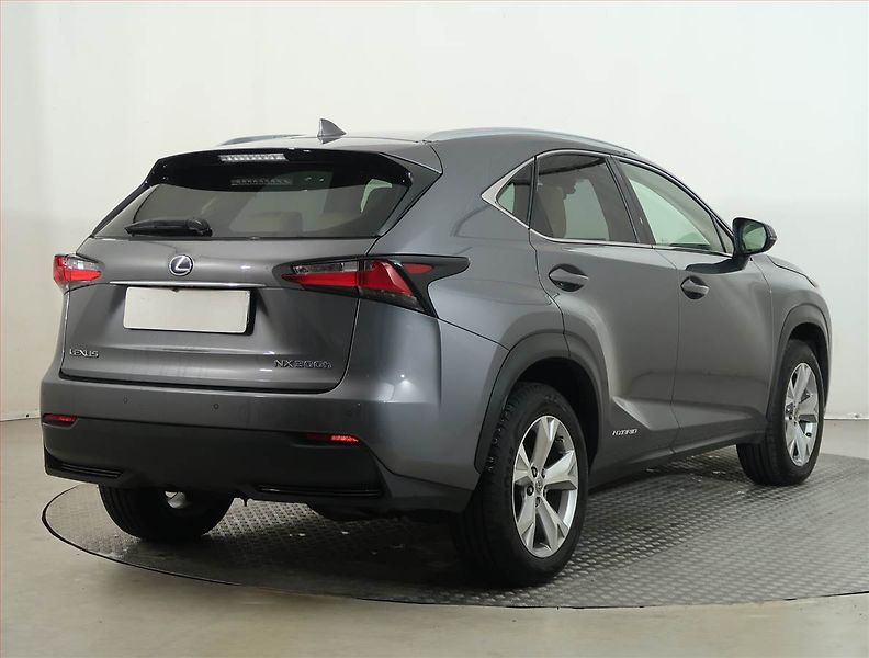 Lexus NX 300h (2016) 300h - fotka 5 z 17