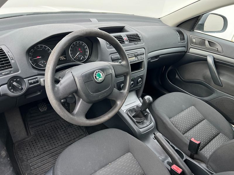 Škoda Octavia (2013) 1.6TDi 77kW! 2x kola! - fotka 11 z 17