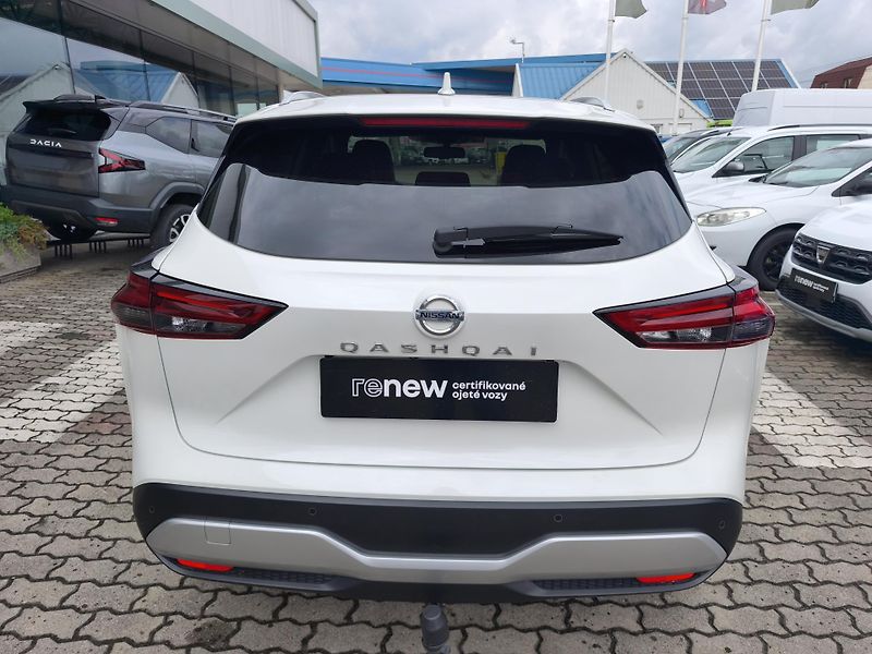 Nissan Qashqai 2021 ČR 1.3 DIG-T 116kW TEKNA+ - fotka 32 z 39