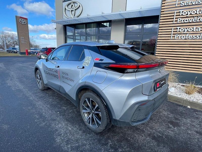 Toyota C-HR 2.0 Plug-In Hybrid Style - fotka 9 z 28