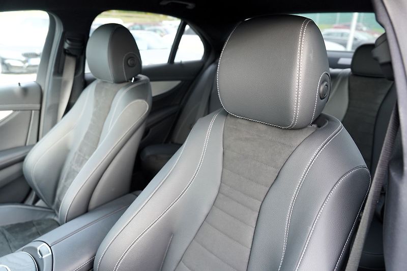 Mercedes-Benz Třídy E E 200 4Matic AMG/LED/360/ČR - fotka 24 z 44